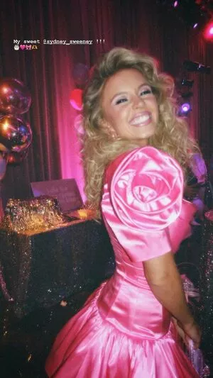 Sydney Sweeney OnlyFans Leaked Free Thumbnail Picture - #FWb33gCsnP