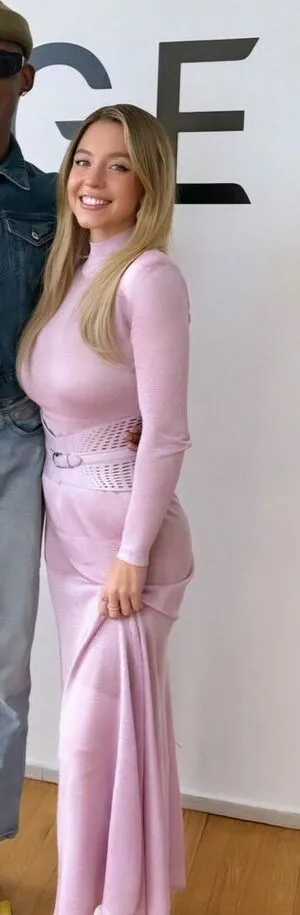 Sydney Sweeney OnlyFans Leaked Free Thumbnail Picture - #M1gsNy95kx