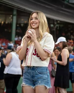 Sydney Sweeney OnlyFans Leaked Free Thumbnail Picture - #RllpiIraMW