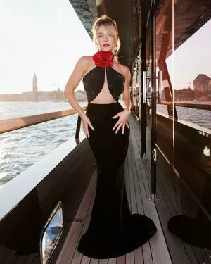 Sydney Sweeney OnlyFans Leaked Free Thumbnail Picture - #SCU2MzZPAG