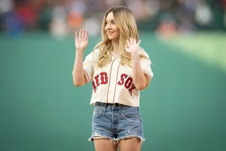 Sydney Sweeney OnlyFans Leaked Free Thumbnail Picture - #c26ESxu9Zf