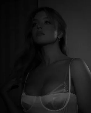 Sydney Sweeney OnlyFans Leaked Free Thumbnail Picture - #gHJ5D9yETp