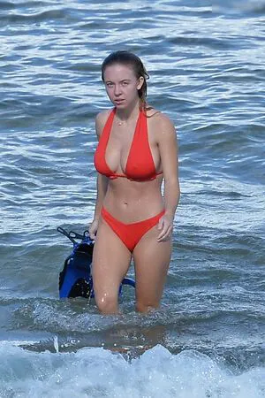 Sydney Sweeney OnlyFans Leaked Free Thumbnail Picture - #wnDlYGd2ZW