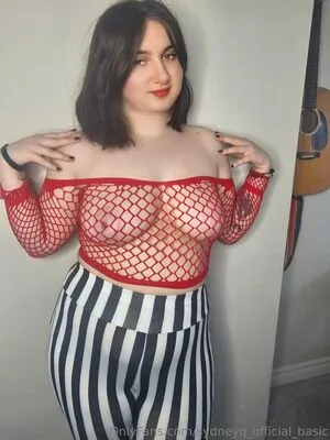 Sydneyq Official Basic OnlyFans Leaked Free Thumbnail Picture - #il7Z3xBw25
