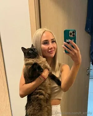 T Emily OnlyFans Leaked Free Thumbnail Picture - #LITKxIE4G4