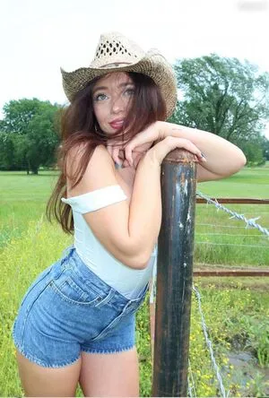 Tabitha Swatosh OnlyFans Leaked Free Thumbnail Picture - #J1n3ggUzZ2