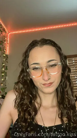 Tattoo Kiss OnlyFans Leaked Free Thumbnail Picture - #OavHHFZFgu