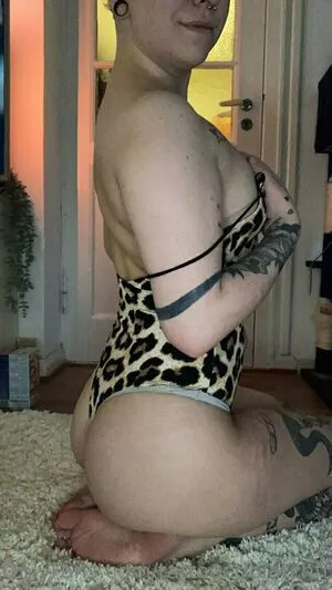 Tattooedbiatchfree OnlyFans Leaked Free Thumbnail Picture - #DfOAw2K1O1