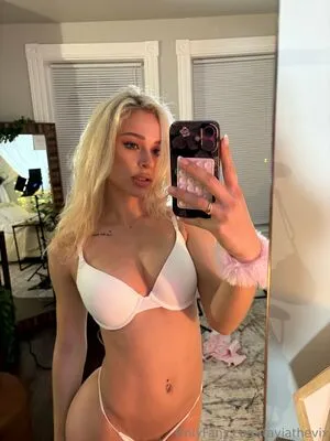 Taviathevix OnlyFans Leaked Free Thumbnail Picture - #5FzmfgFrAg
