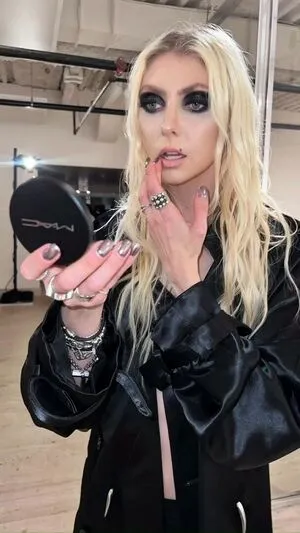 Taylor Momsen OnlyFans Leaked Free Thumbnail Picture - #1xuofmcght