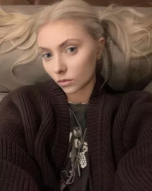 Taylor Momsen OnlyFans Leaked Free Thumbnail Picture - #4m1WNSFlZ2
