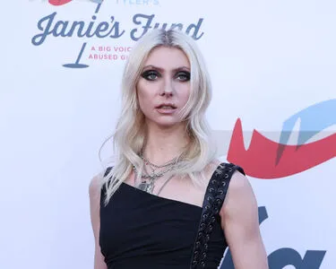 Taylor Momsen OnlyFans Leaked Free Thumbnail Picture - #7YBxm8dXS4