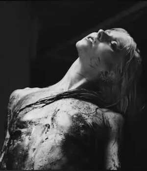 Taylor Momsen OnlyFans Leaked Free Thumbnail Picture - #GMMFREKAiL