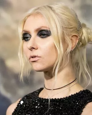 Taylor Momsen OnlyFans Leaked Free Thumbnail Picture - #JSOtilL4k1