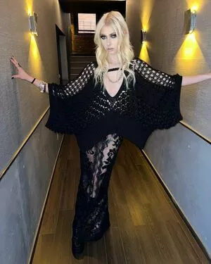 Taylor Momsen OnlyFans Leaked Free Thumbnail Picture - #LNera1p3E8