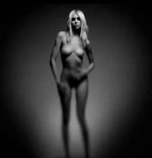Taylor Momsen OnlyFans Leaked Free Thumbnail Picture - #VVnfUOha95