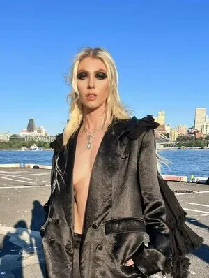 Taylor Momsen OnlyFans Leaked Free Thumbnail Picture - #a4ua5r6dYi