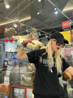 Taylor Momsen OnlyFans Leaked Free Thumbnail Picture - #cBnMSWckg5