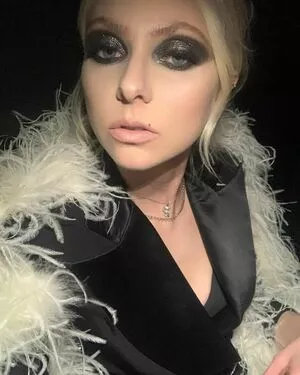 Taylor Momsen OnlyFans Leaked Free Thumbnail Picture - #qZwVKtILwn
