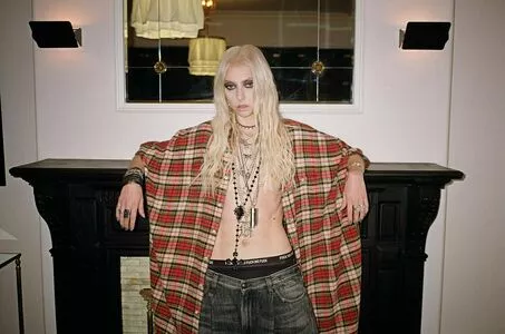 Taylor Momsen OnlyFans Leaked Free Thumbnail Picture - #yaerPhZYAA