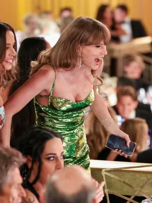 Taylor Swift OnlyFans Leaked Free Thumbnail Picture - #KCGIiqyeBA