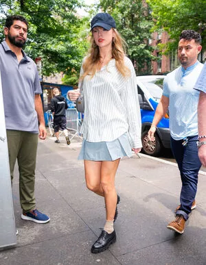 Taylor Swift OnlyFans Leaked Free Thumbnail Picture - #MVles1MEvl