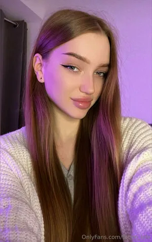 Teeen Lola OnlyFans Leaked Free Thumbnail Picture - #5chMBatUyF