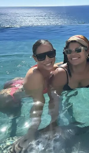 Texas Hotwife Robyn Witha Y OnlyFans Leaked Free Thumbnail Picture - #o6MVz744dE