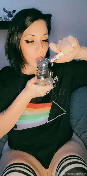 Thatbakedwitcch OnlyFans Leaked Free Thumbnail Picture - #zn3o7gv103