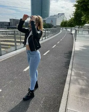 The Dutch Latex Goddess OnlyFans Leaked Free Thumbnail Picture - #GxCb8darxE