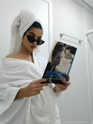 Thebeautyofsmoking OnlyFans Leaked Free Thumbnail Picture - #q9sjg9Ksq9