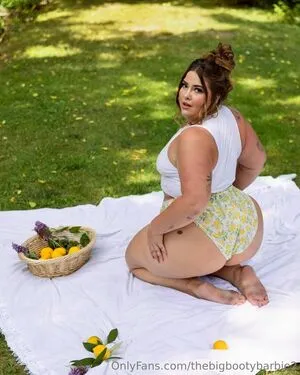 Thebigbootybarbie2 OnlyFans Leaked Free Thumbnail Picture - #vn630A5U3V