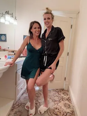 Thehotwifetour OnlyFans Leaked Free Thumbnail Picture - #ffaFR7s9Kg