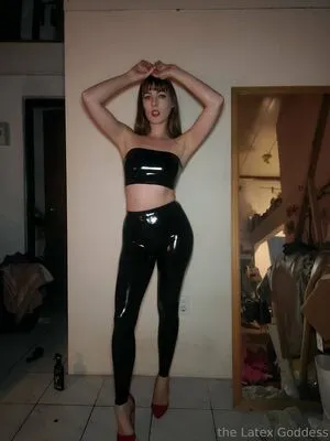 Thelatexqu33n OnlyFans Leaked Free Thumbnail Picture - #bPINlH9FpE