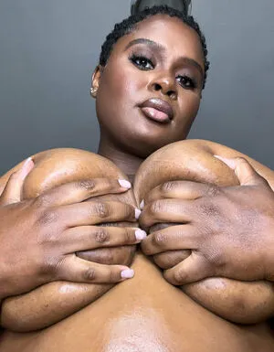 Thelingerielounge OnlyFans Leaked Free Thumbnail Picture - #EsCNRNftm9