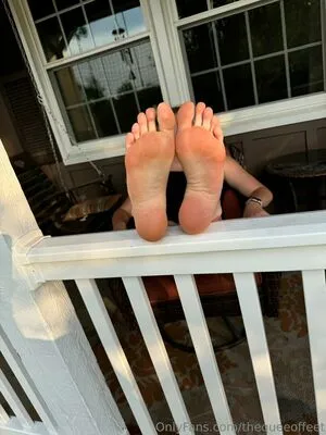 Thequeeoffeet OnlyFans Leaked Free Thumbnail Picture - #M0fXft4j9i