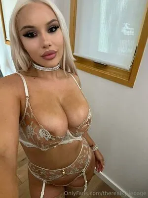 Therealkyliepage OnlyFans Leaked Free Thumbnail Picture - #25ATNO2Yei