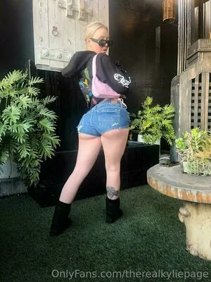 Therealkyliepage OnlyFans Leaked Free Thumbnail Picture - #42sP0CePAb