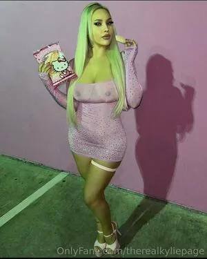 Therealkyliepage OnlyFans Leaked Free Thumbnail Picture - #CjzB2lrwMS