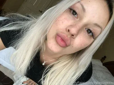 Therealkyliepage OnlyFans Leaked Free Thumbnail Picture - #dlBNgOe8MN