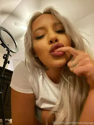 Therealkyliepage OnlyFans Leaked Free Thumbnail Picture - #qmdBttLrDg