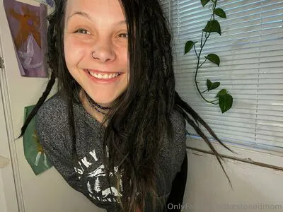 Thestonedmom OnlyFans Leaked Free Thumbnail Picture - #BwPE48cw2P
