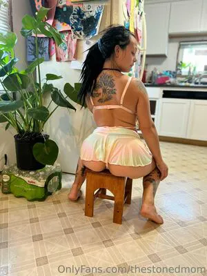 Thestonedmom OnlyFans Leaked Free Thumbnail Picture - #MSaImi8wIS