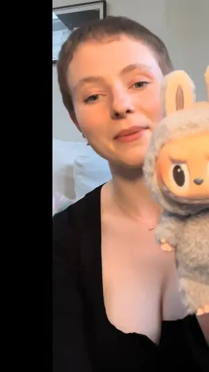 Thomasin Mckenzie OnlyFans Leaked Free Thumbnail Picture - #pCsyltDOss