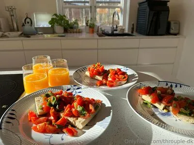 Throuple Dk OnlyFans Leaked Free Thumbnail Picture - #Yy4lv3snAh