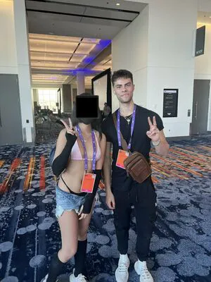 Titknee OnlyFans Leaked Free Thumbnail Picture - #ClFIuYJUjH