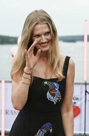 Toni Garrn OnlyFans Leaked Free Thumbnail Picture - #0Xli1dvdjF