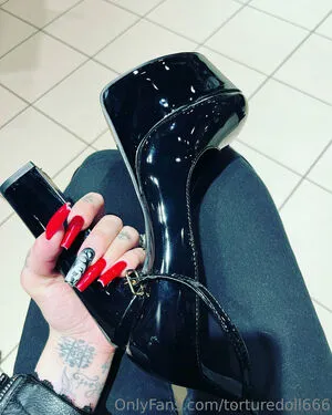 Torturedoll666 OnlyFans Leaked Free Thumbnail Picture - #82llnBwFIY