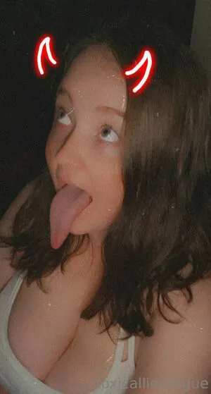 Toxicallietongue OnlyFans Leaked Free Thumbnail Picture - #NU9wqlnGb9