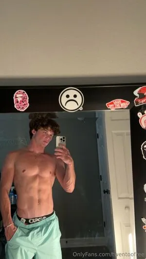 Twentoofree OnlyFans Leaked Free Thumbnail Picture - #5qACjeWWvv